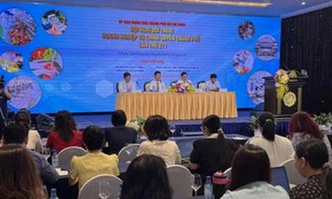 Hàng hóa ùn ứ tại cảng, doanh nghiệp than “chạy khắp nơi vẫn không ai giải quyết”