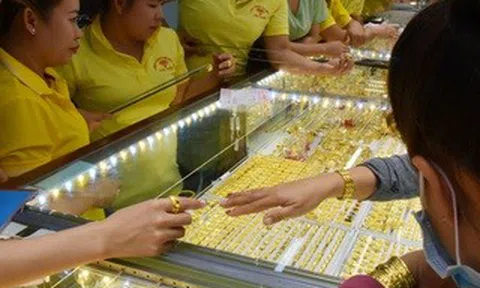 Giá vàng hôm nay 9-5: Tiếp tục sụt giảm