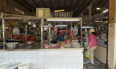 Bất ngờ hình ảnh các sạp thịt ở chợ Cầu và chợ Tân Trụ