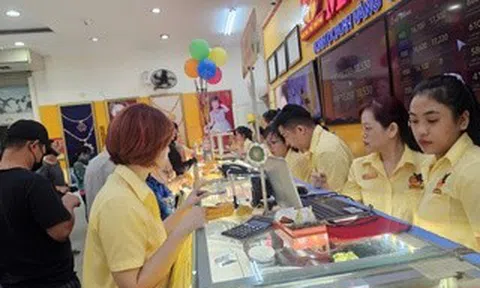 Tối 12-5, chóng mặt trước giá vàng thế giới