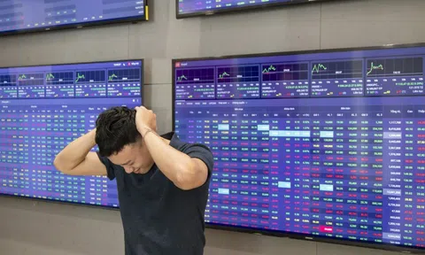 Nhà đầu tư ngoại rút 14.000 tỷ khỏi sàn chứng khoán Việt