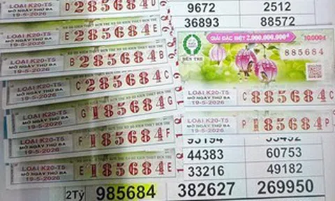 Đại lý ráo riết tìm khách hàng trúng 2 giải độc đắc xổ số miền Nam