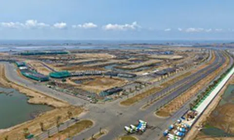 Các “chim đầu đàn” Vingroup, Sun Group, Sunshine Group… đã dồn dập “Nam tiến” bằng các siêu dự án