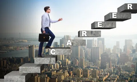 Giữa công việc và sự nghiệp - Điều gì làm nên giá trị một đời người?