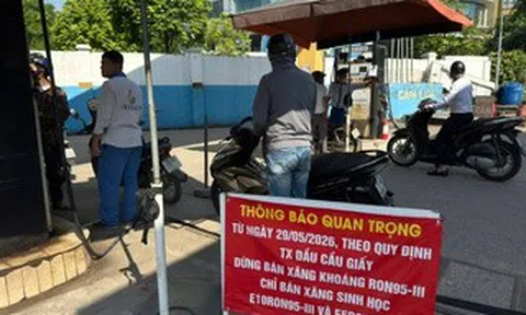 Nhiều khách hàng lần đầu trải nghiệm xăng sinh học E10