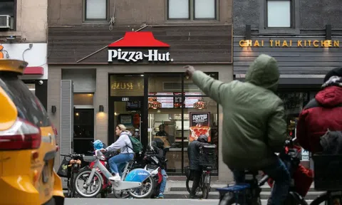 Ông chủ Pizza Hut đưa ra quyết định bất ngờ
