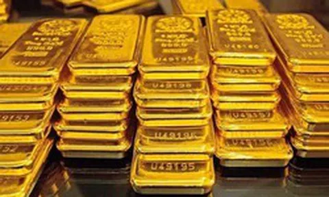 Vỡ mộng "vàng chỉ có tăng", giá vàng hôm nay tiếp tục giảm