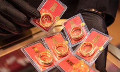 Giá vàng giảm không phanh, người mua từ đầu năm đã lỗ hơn 40 triệu đồng/lượng, tuần tới sẽ ra sao?