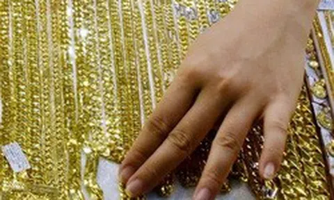 Giá vàng miếng SJC và vàng nhẫn vọt lên mức cao nhất trong tuần