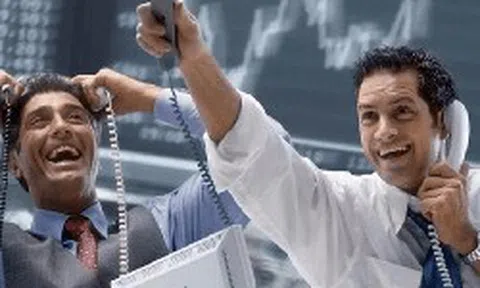 Khối ngoại bất ngờ đảo chiều mua ròng ngay đầu tháng 7, sự chú ý đổ dồn vào 1 ngân hàng