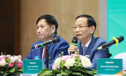 Ngân hàng đầu tiên báo lợi nhuận quý II tăng vọt