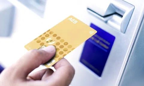 Một ngân hàng tăng lãi suất thẻ tín dụng lên gần 50%/năm