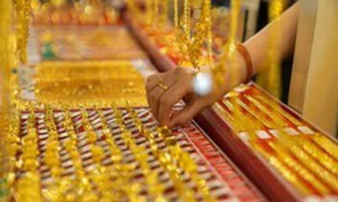 Tối 23/7, giá vàng giảm mạnh