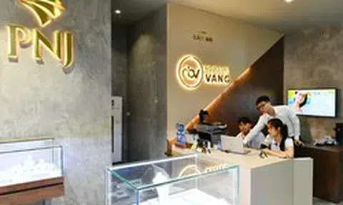Giá cổ phiếu PNJ chia đôi, xuất hiện dòng tiền 'giải cứu'