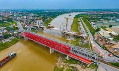 Ít ngày nữa sẽ hợp long cây cầu hơn 1.800 tỷ nối Hà Nội với "thủ phủ công nghiệp" nước ta, thay thế cây cầu hơn 120 năm tuổi