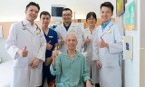 Cứu cụ ông bị phình động mạch chủ dọa vỡ bằng kỹ thuật can thiệp không cần mổ mở
