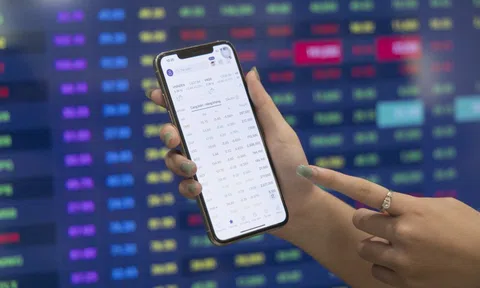Sếp doanh nghiệp đua nhau mua gom cổ phiếu