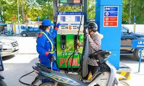Giá xăng, dầu tiếp tục tăng, xăng E10 đắt thêm 1.424 đồng/lít