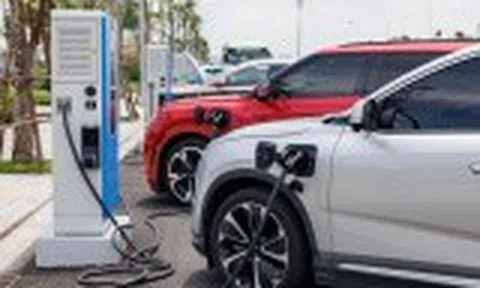 Trạm sạc dày đặc, chủ xe VinFast tiết lộ xuyên Việt “dễ như đi phố”