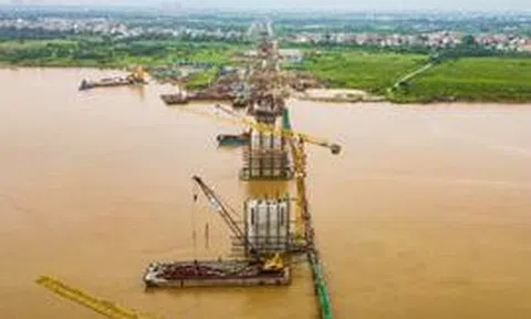 Cầu Hồng Hà dần thành hình sau 8 tháng, 34 mũi thi công chạy đua tiến độ