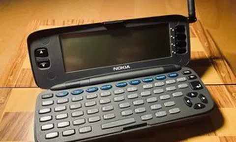 Ngày xưa ai mà dùng chiếc Nokia 9000 Communicator này thì "sang chảnh" kém gì iPhone 17 Pro Max bây giờ