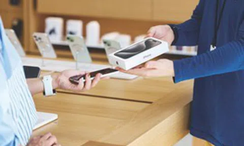 Thị trường smartphone mỗi ngày lại tăng giá, người dùng đổ xô tìm phương án "thu cũ đổi mới"