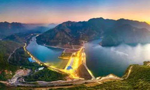 Đập bê tông nứt dài 100m nhưng vẫn không dừng thi công, công trình 2,3 tỷ USD hiện đại nhất Việt Nam tạo thành công lớn