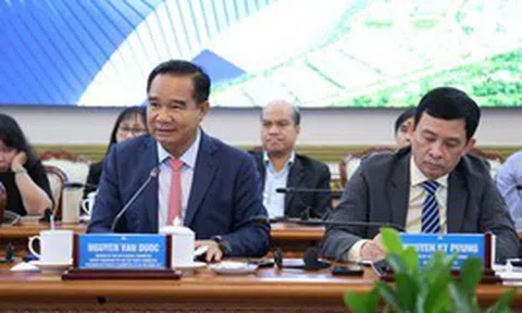 'Một cửa nhưng doanh nghiệp vẫn phải đi qua nhiều ngách' - Chủ tịch TP.HCM xin lỗi nhà đầu tư