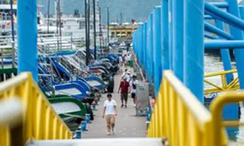 Cảnh tượng lạ ở bến tàu Hạ Long ngày đầu nghỉ lễ