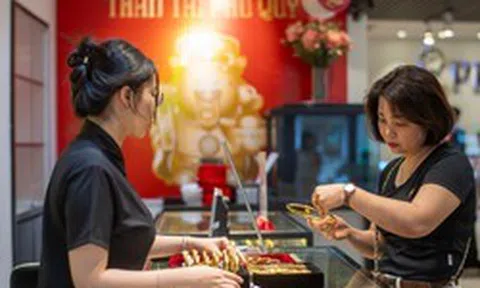 Giá vàng hôm nay 30/8: Đi ngang ở ngưỡng thấp