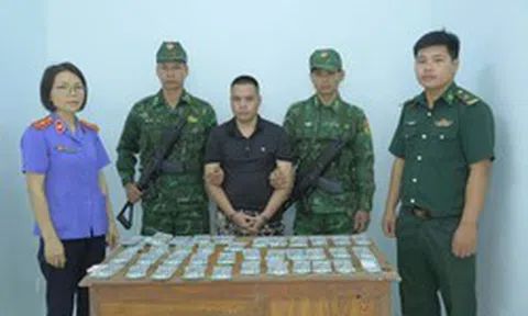 Lạng Sơn: Bắt người vận chuyển gần 400 tờ 100 USD nghi tiền giả vào nội địa