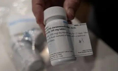 FDA vừa phê duyệt viên thuốc trị ung thư giá gần nửa triệu USD/năm, phía sau là cuộc chiến công nghệ kéo dài hàng thập kỷ
