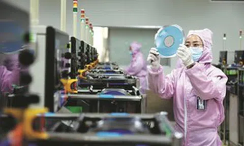 Tung hô là vậy nhưng trình độ sản xuất chip của Trung Quốc vẫn "mắc kẹt ở năm 2004", bám đuổi ASML trong tuyệt vọng