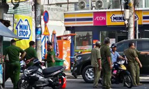 Cháy khách sạn ở TPHCM, nhiều người mắc kẹt