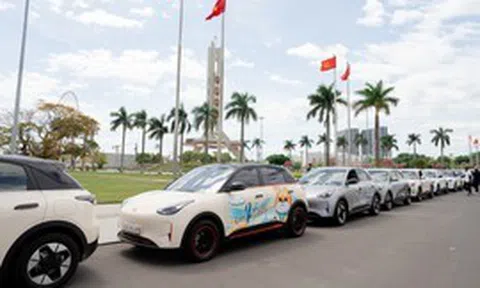 Mãn nhãn dàn Geely EX2 khoe cá tính cùng bộ sưu tập decal độc đáo tại Roadshow Đà Nẵng
