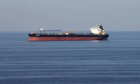 Dầu Brent tiến sát mốc 99 USD/thùng giữa "chảo lửa" Trung Đông