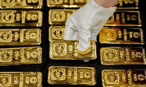 Giá vàng điều chỉnh, quỹ lớn nhất thế giới hành động gì?