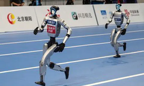 Robot Trung Quốc chạy kỳ quặc đến mức con người cũng bắt chước theo