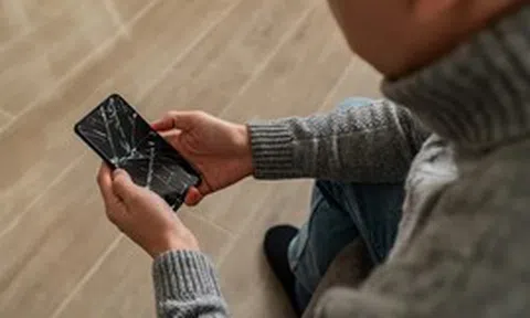 Điện thoại hỏng đến mức nào thì không còn đáng sửa, mua máy mới sẽ hợp lý hơn?