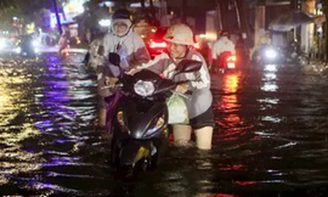 Chuyên gia: Nên chuyển từ tư duy ‘chống nước’ sang ‘sống cùng với nước’ để giải quyết vấn đề ngập lụt ở các siêu đô thị như Hà Nội, TP. HCM