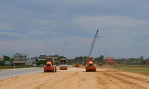 Quốc lộ 15D phấn đấu đảm bảo tiến độ thi công, giải ngân năm 2026