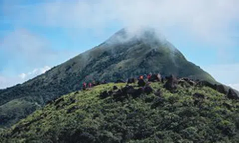 Nơi được ví là “Bà Nà Hills thứ 2” được xây dựng trên ngọn núi cao 1.000m có hình dạng độc lạ được ví như chiếc u trên lưng con bò
