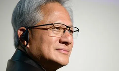 Cả thế giới run rẩy trước thảm họa AI, "giáo chủ ngành chip" Jensen Huang chỉ thản nhiên phán: "Toàn trò vớ vẩn"