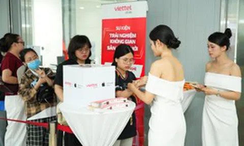 Khách hàng Viettel Store được trải nghiệm iPhone 18 Pro series giữa không gian Metro Bến Thành