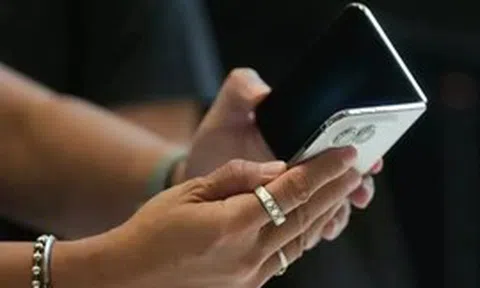 iPhone Duo không có khe lắp SIM: Làm thế nào để giữ được số điện thoại cũ?