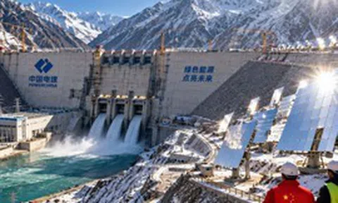 Phát hiện hàng xóm Việt Nam đang xẻ núi xây siêu đập cao 315m: dựng 27 tấm gương để chống cái lạnh -20°C, 4 tổ máy sản xuất 7,7 tỷ kWh điện mỗi năm