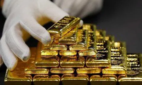Các quỹ ETF toàn cầu âm thầm gom gần 200 tấn vàng từ đầu tháng 7, chuyện gì đang xảy ra?