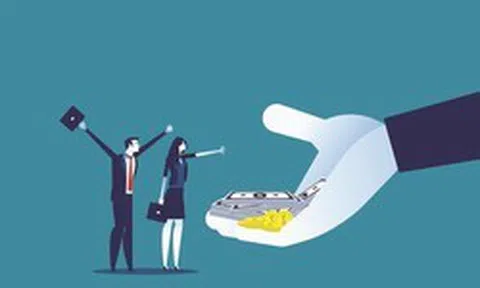 Lương 42 triệu/tháng, nghỉ việc trước hạn cam kết, trưởng phòng người Việt phải hoàn trả 222 triệu đồng tiền thưởng