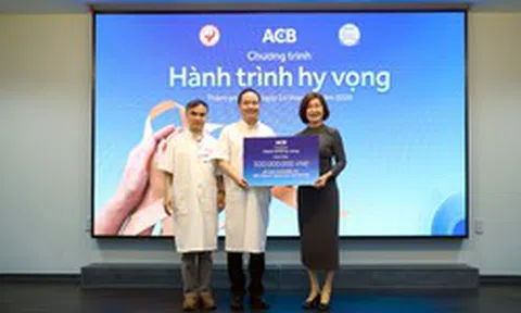 Hành trình Hy vọng đến Huế: ACB trao 500 triệu đồng hỗ trợ bệnh nhi nhân dịp Trung thu