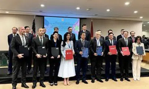 Tập đoàn giáo dục phục vụ 30.000 học sinh, sinh viên bắt tay ngân hàng hơn 170 năm tuổi huy động 325 triệu USD cho các dự án giáo dục tại Việt Nam